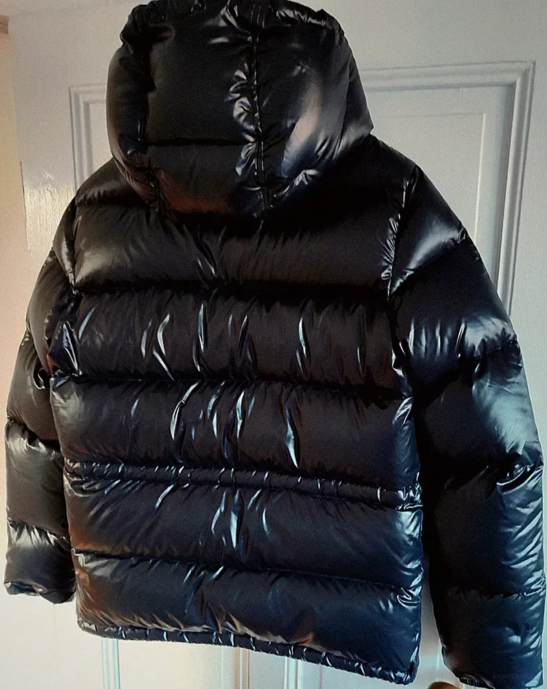 313 - Tre Uno Tre glänzender Herren Daunenparka Gr. 46 in schwarz ungetragen