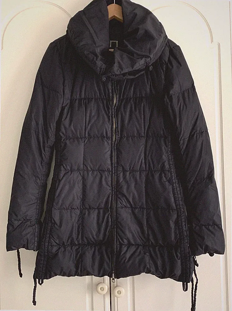 Add Down schwarzer Damenmantel UK 12 Wasserfallmuster Schalkragen durchgehender Reißverschluss Taschen Bindebündchen
