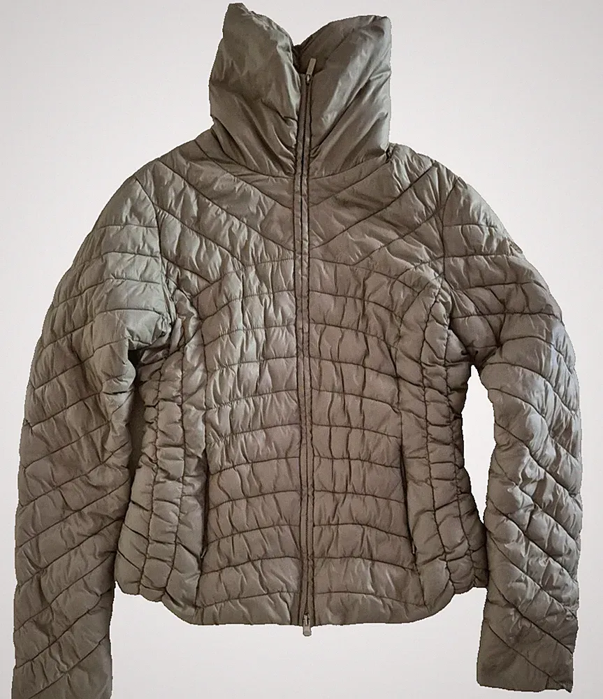 Armani Damen Daunenjacke Zip Stehkragen Gr. EU 44 USA 8 Farbe Champagner 2 Taschen