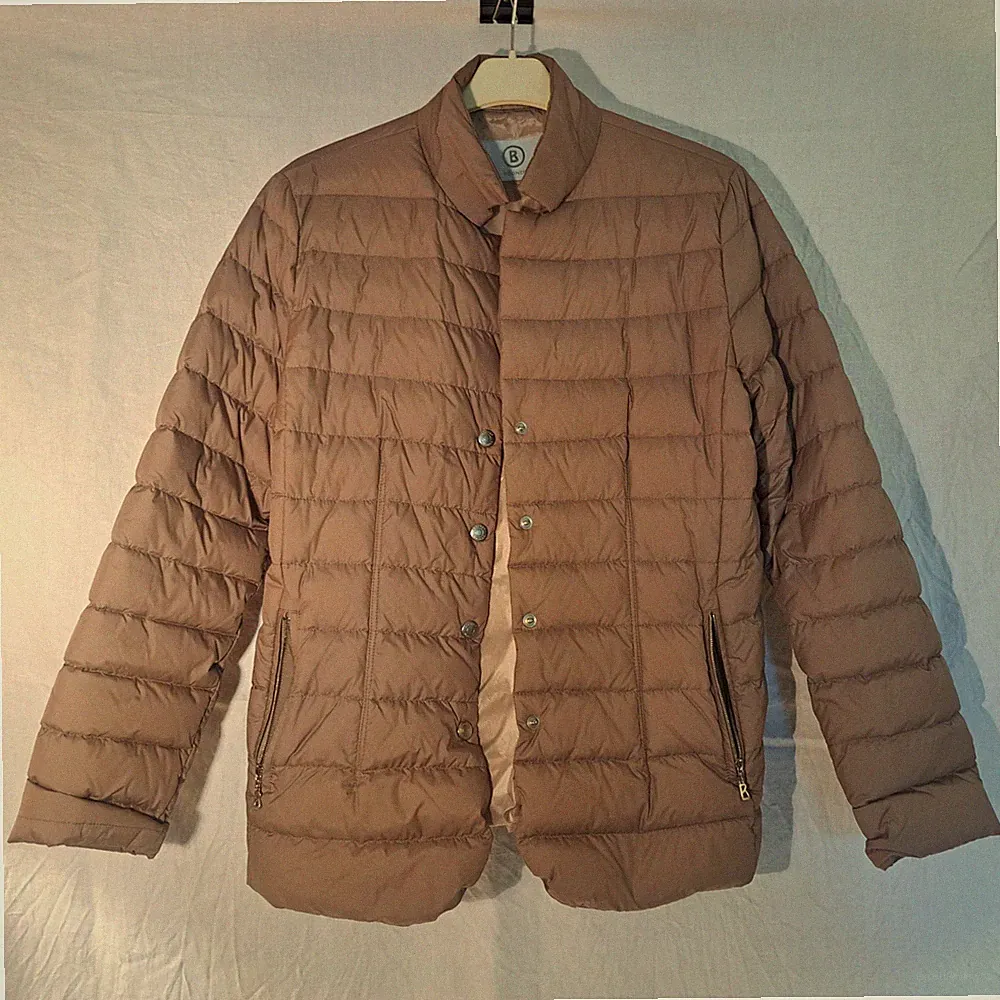 Bogner ultra leichter sportlich femininer Daunenmantel Stepp - Mantel Rot EU 40