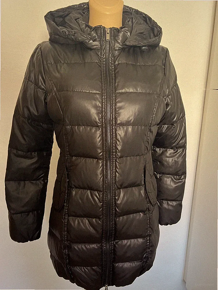 Bomboogie Damen Daunenmantel / lange Daunenjacke – Größe 36 – Schwarz