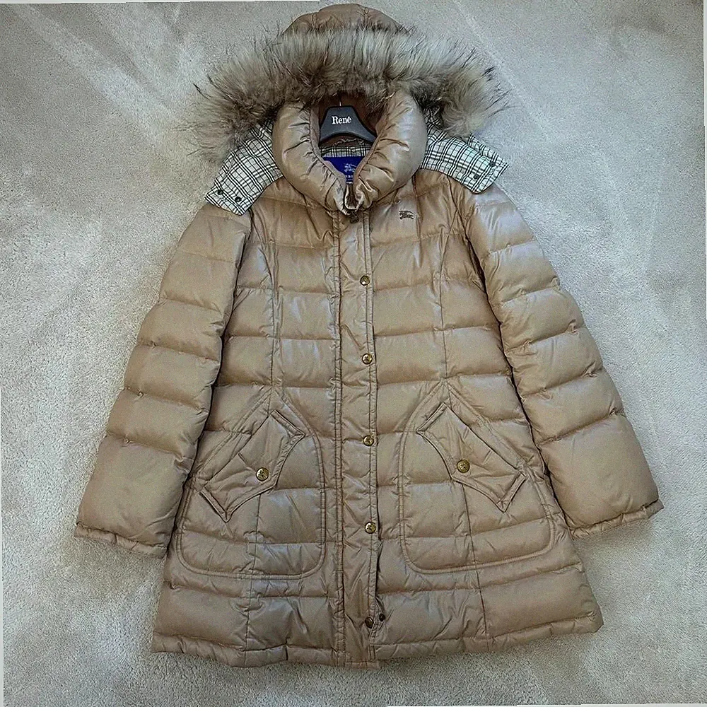 Burberry Blue Label Daunenmantel mit Pelzbesatz Beige Nova Check Größe...