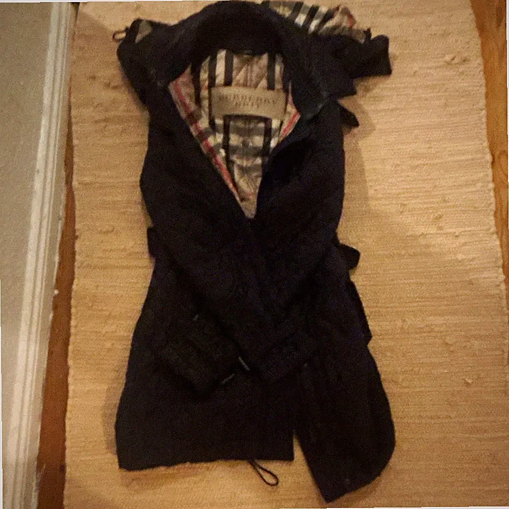 Burberry Damen Steppmantel lang mit Kapuze schwarz Gr. S Daune kariert