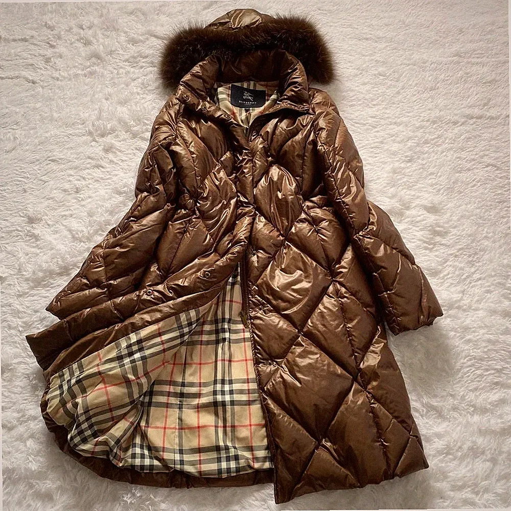 BURBERRY LONDON brauner langer Daunenmantel Rautensteppung Fuchspelz Kapuze G...