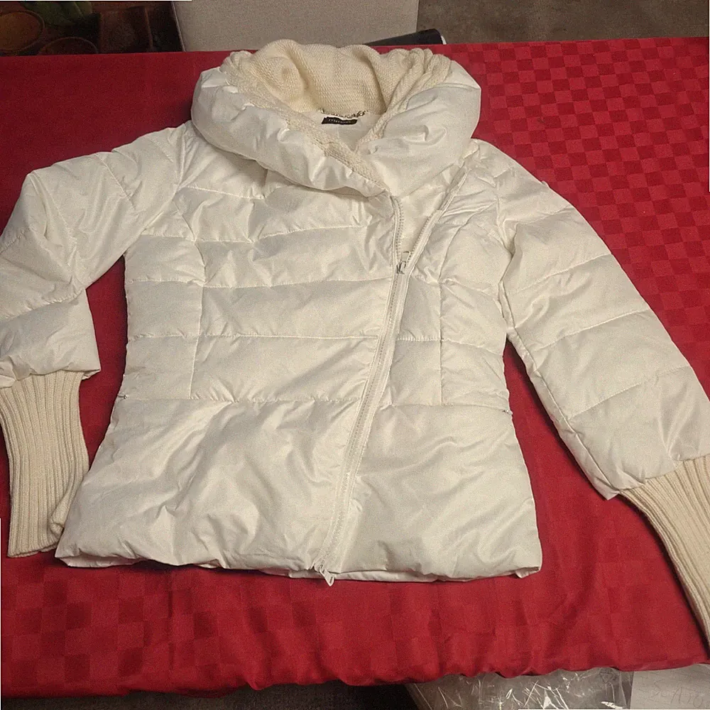​Damen Daunenjacke MOTIVE Gr. 38 cremeweiß Steppjacke asymmetrischer Reißverschluss Wolle