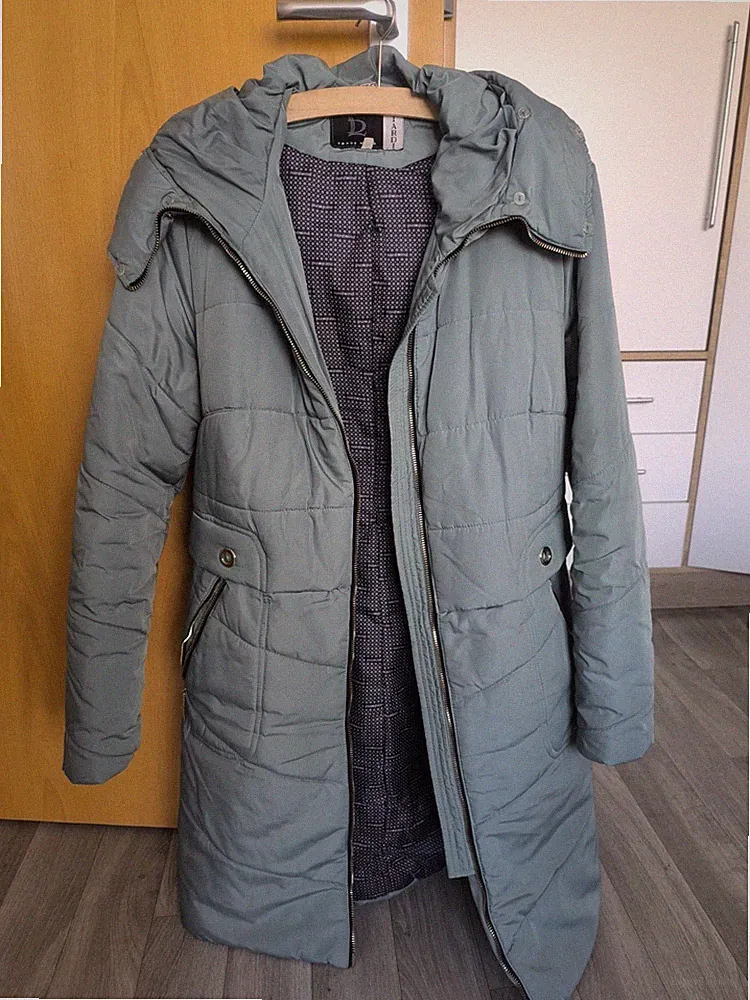 Damen-Winterjacke. Größe 42. Türkisfarben. Mit abnehmbarem Kragen.
