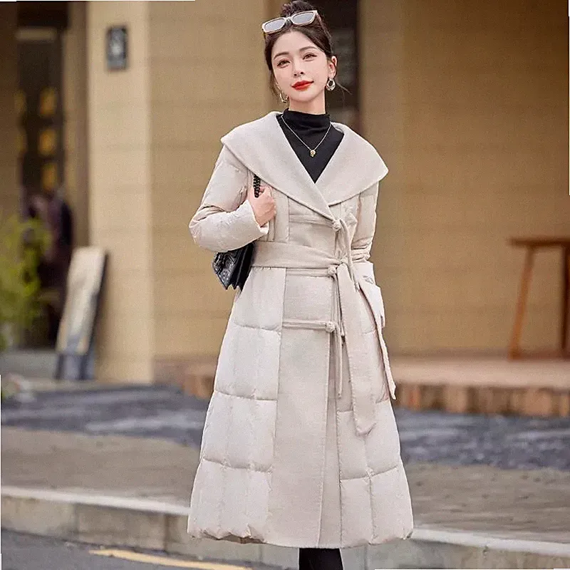 Elegante lange Daunenjacke mit breitem Kragen und Taillengürtel beige schick Damen CF61067