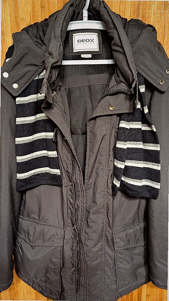 GEOX RESPIRA Herren warme Kapuzenjacke 54/L, Schwarz, aus 30% FEDER + 70% DAUNEN