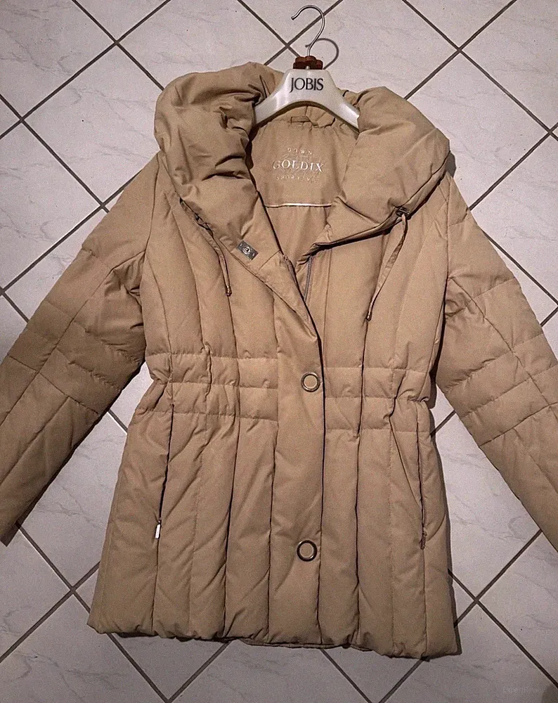 Goldix Damen-Daunenmantel – Steppmantel Beige mit Kapuze (Gr. 36)