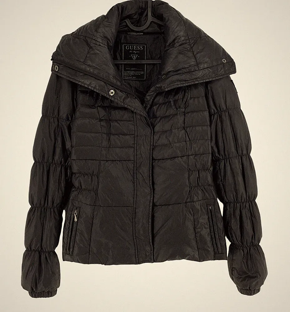 GUESS Damen Steppjacke Daunen Leicht Kurzmantel Schwarz XS