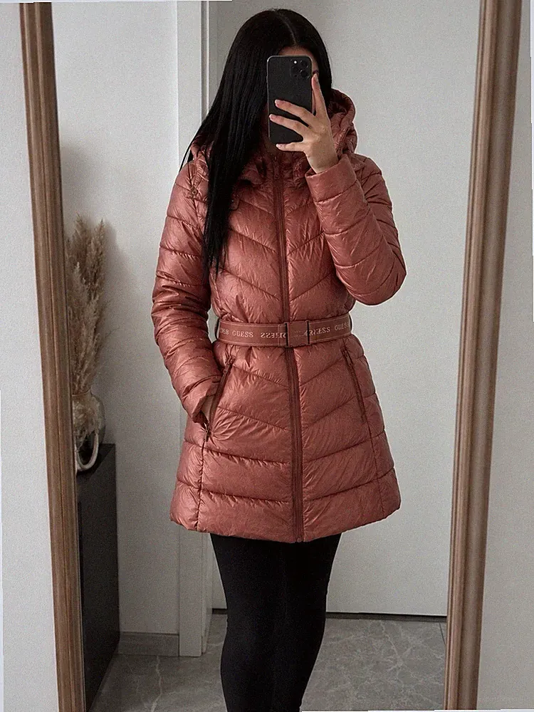 GUESS Damen Steppmantel rosé mit Kapuze & Gürtel, Reißverschluss, halblang M