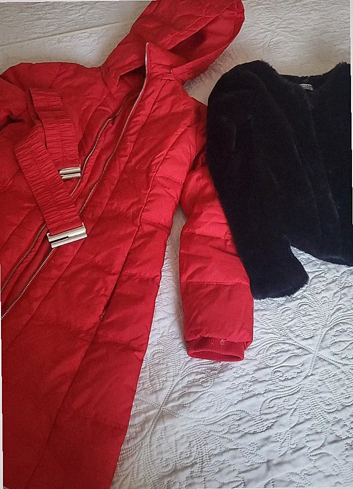 Guess Winterjacke Kinder mit Kapuze und Gürtel, Alter 9-10, schwarze Felljacke