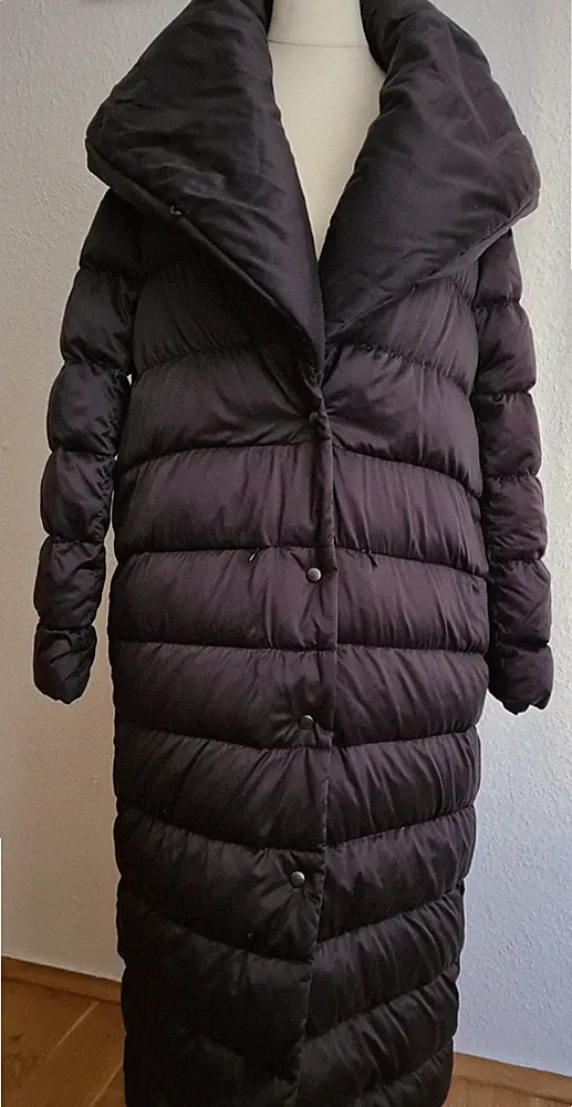 Herno schwarzer Daunenmantel Gr L 46 it. 40/42 dt. leicht & warm -toller Kragen