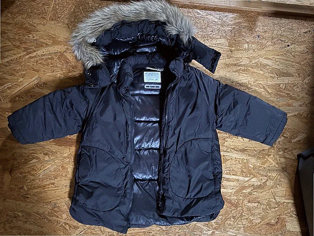 Kinder Daunen Mantel Jacke Zara Gr. 98 Top Zustand mit Kapuze Schwarz