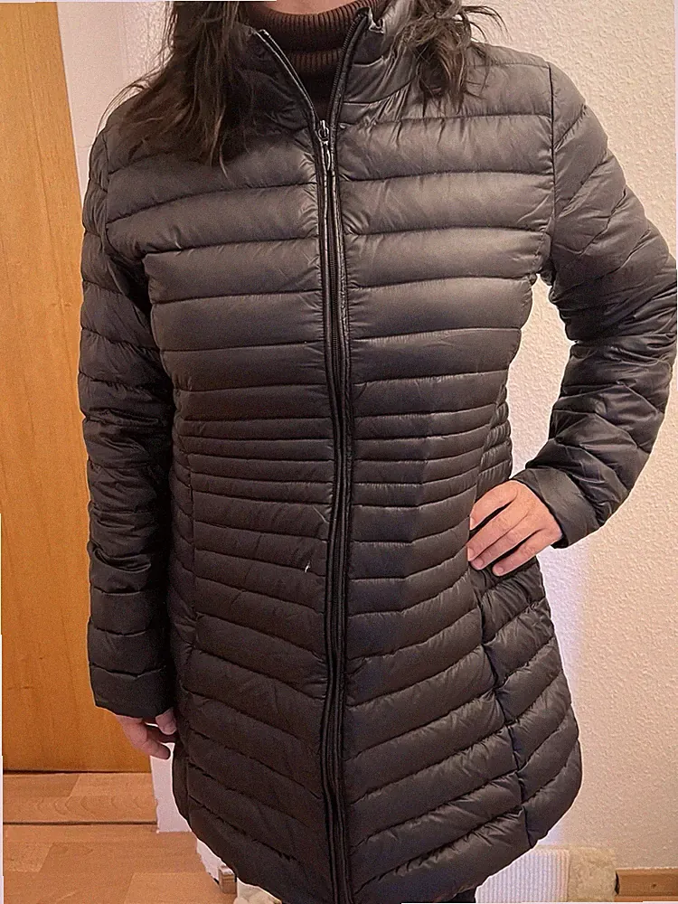 ❤️ Leichter schwarzer Daunenmantel XL / 42 wie neu mit kleinem Fehler