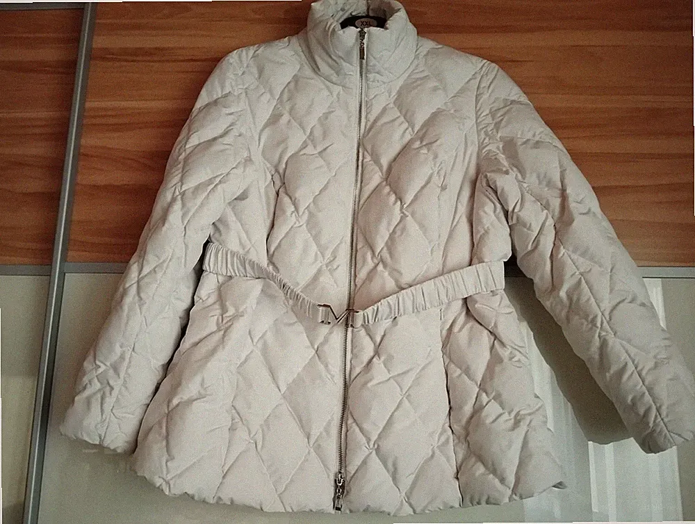 Madeleine Daunenjacke cremefarben Gr. 46 sehr gut erhalten, schön warm