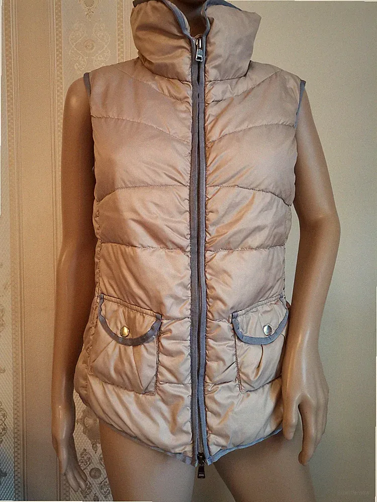 Marc Cain Daunenweste WESTE Daunen wie NEU GOLD Metallic N2 36 S Jacke JACKET