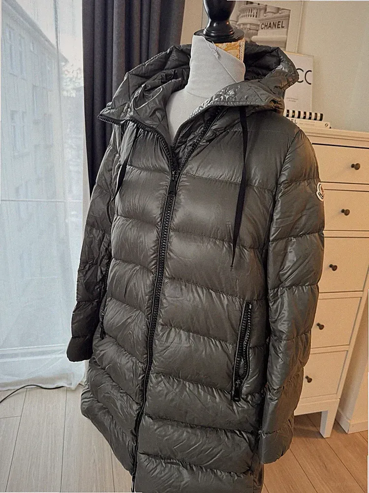 Moncler Daunen Mantel halblang Khakigrün 100% Original gut mit Gebrauchsspuren