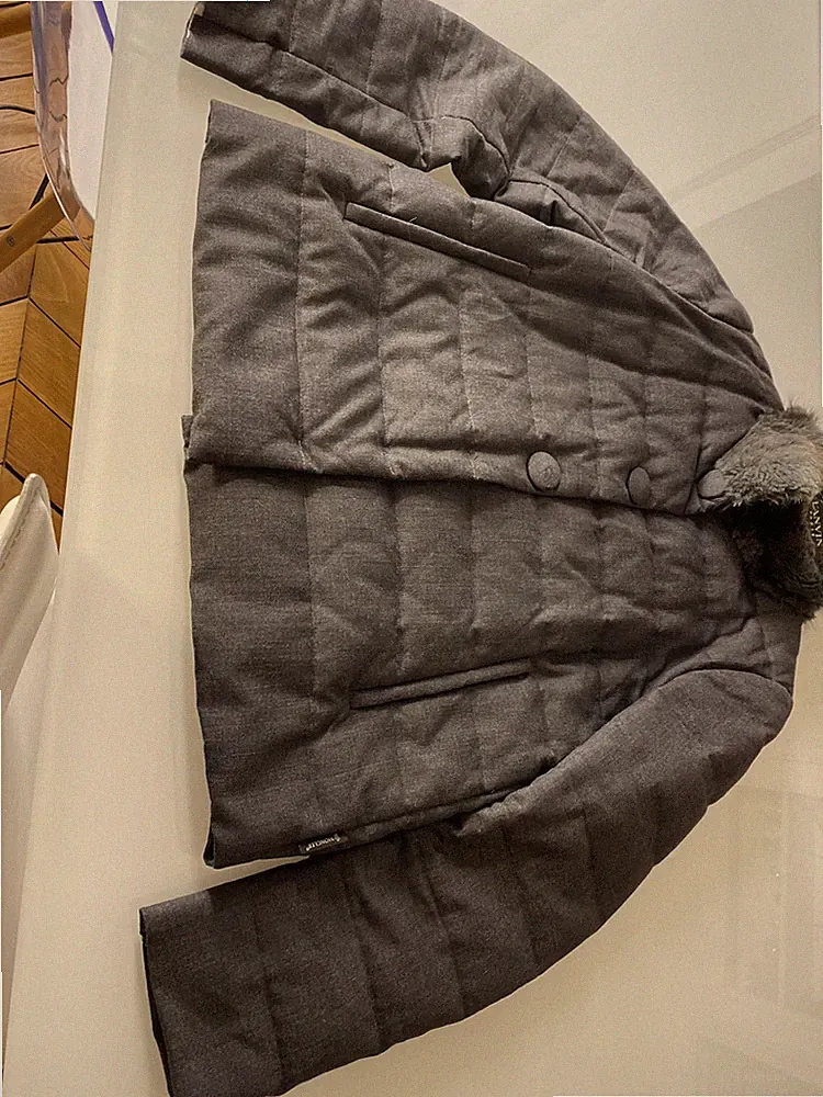 MONCLER hübsche Daunenjacke Größe 1 grauer Flanell 100% echtes Biberfell