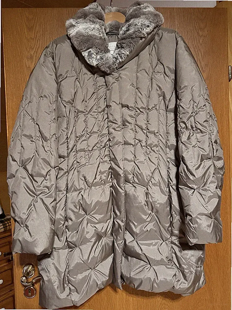 NEU!Damen Daunen Steppmantel Betty Barclay, Größe 48 mit Kunstfellkragen, Taupe.