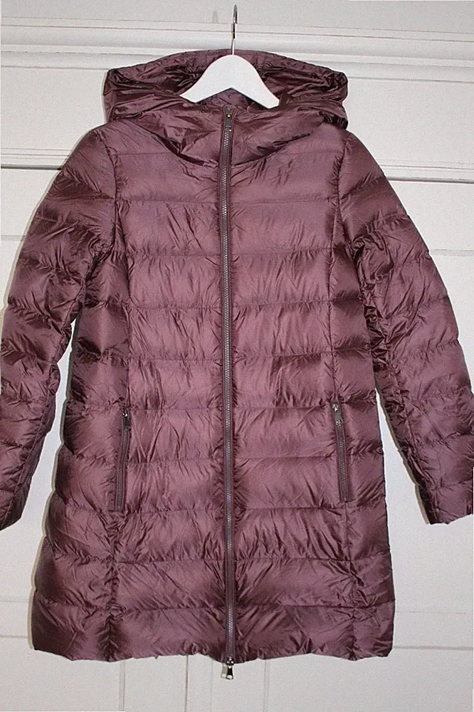 NEU: Sehr schöner "HALLHUBER"-Daunenmantel, Gr. 34, aubergine, m. großer Kapuze!
