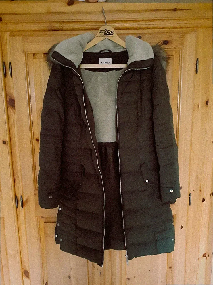 Neuer Wintermantel Daunen Kapuze Gr. 36