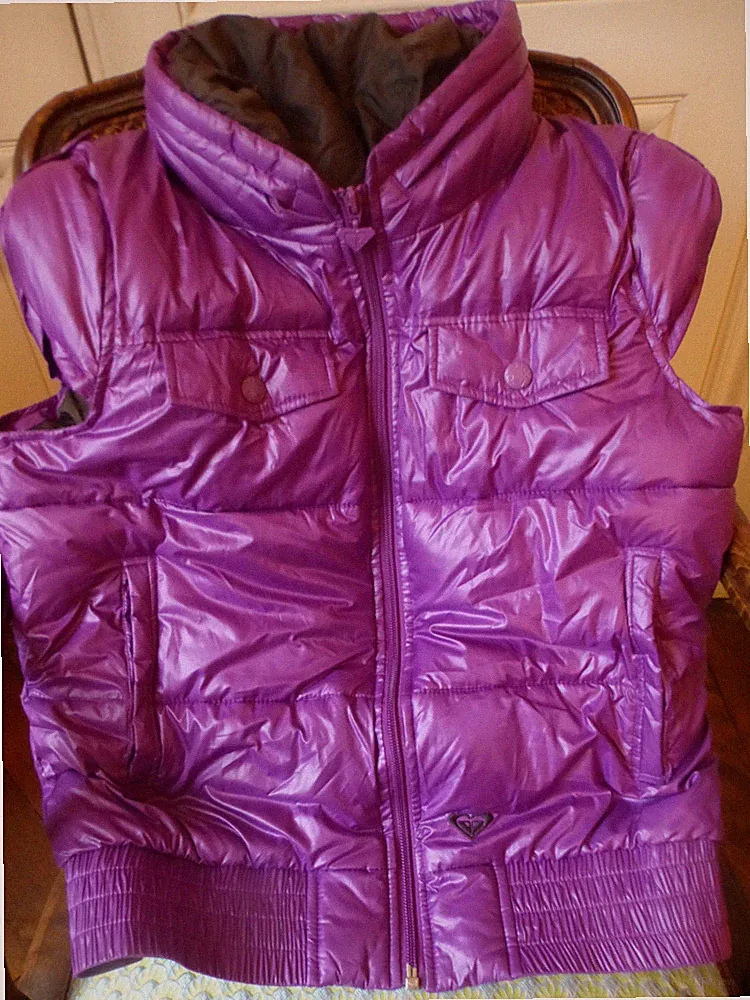 ROXY Quicksilver ärmellose Daunenjacke mit Kapuze. Neu