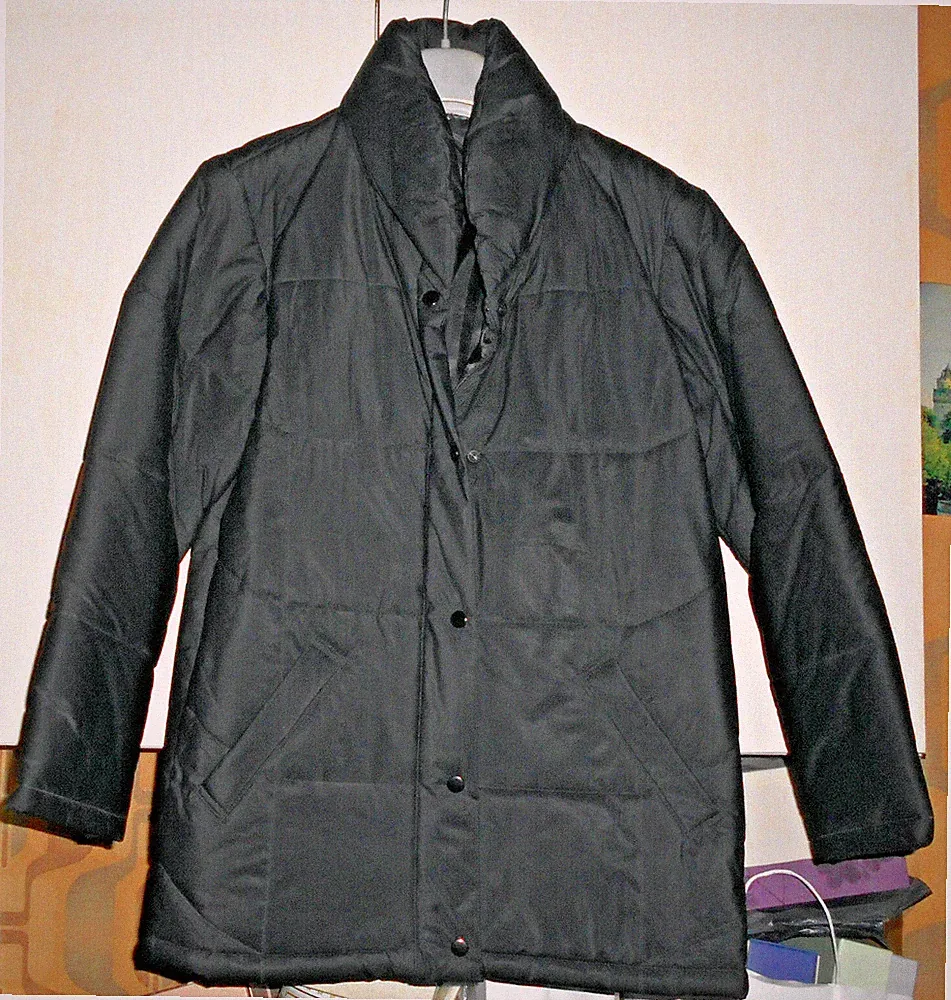 Schwarze Damen Daunenjacke - Größe 38-40 - Marke Sherpa - Rundhals Mode - PVC - SEHR GUTER ZUSTAND