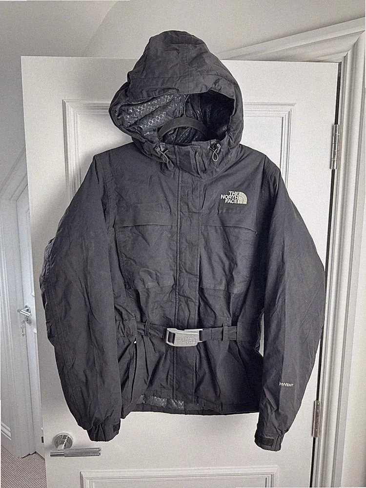 The North Face HyVent Steppmantel mit Taillengürtel, Daunenjacke, Schwarz, M