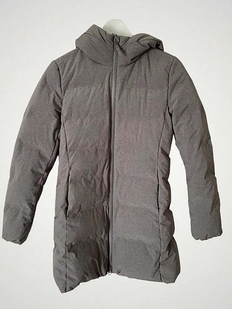 UNIQLO S grauer nahtloser wasserdichter Daunenmantel leicht warm gebraucht