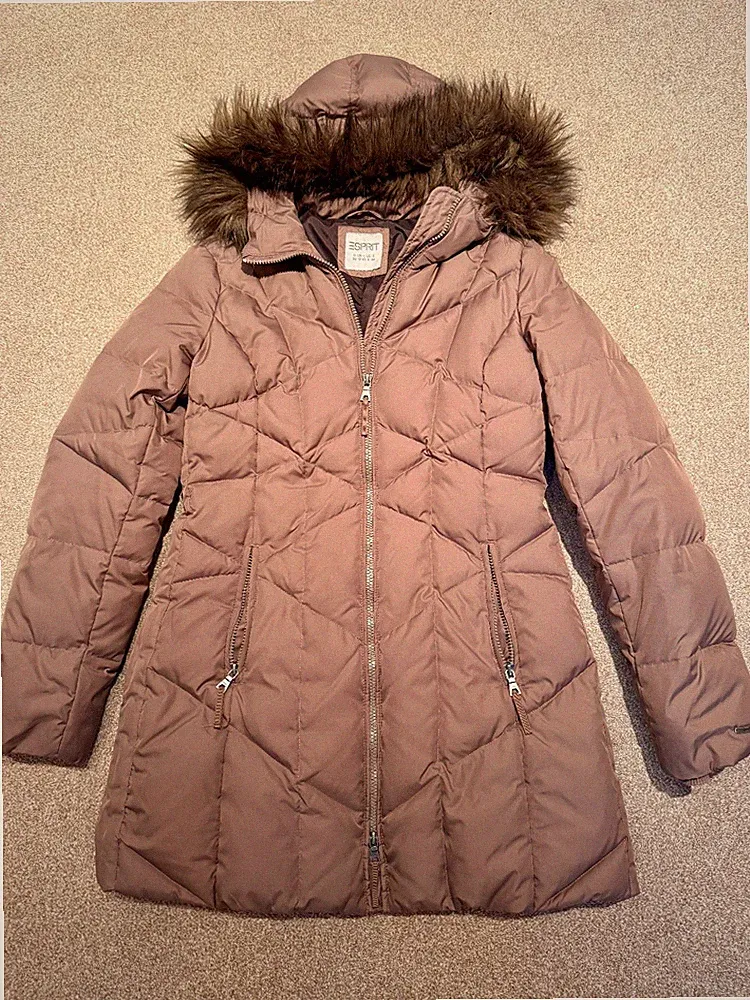 Warmer Daunenmantel mit fester Kapuze von ESPRIT Gr.36 in taupe