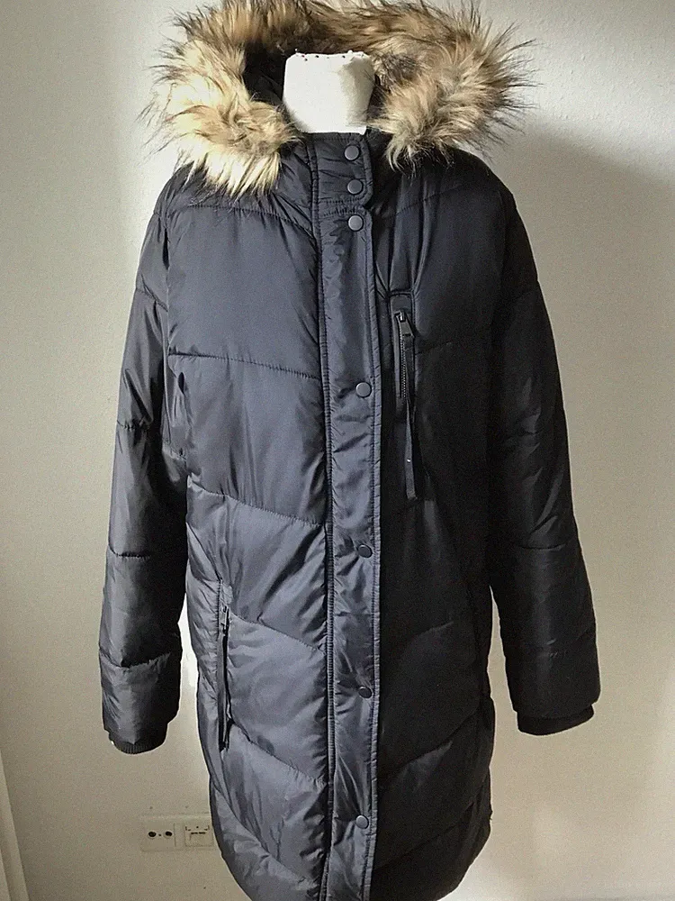 Warmer Wintermantel Damen – Daunenoptik, Fellkapuze, sehr guter Zustand