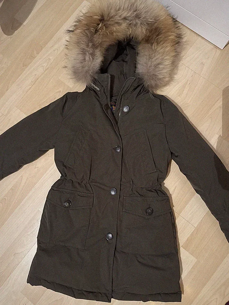 Woolrich Parka Kinder im typischen Grün mit Fell an d er Kapuze in der Größe 10