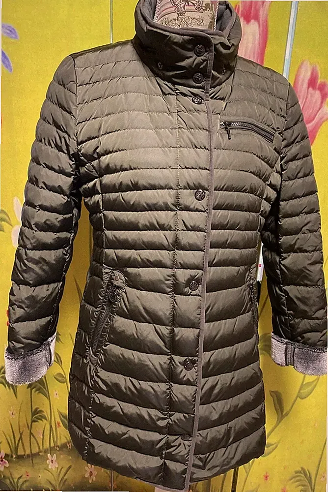 Wundervolle grüne Daunenjacke Mantel 36 eher 38 40 Gil Bret Teddyfell am Armende