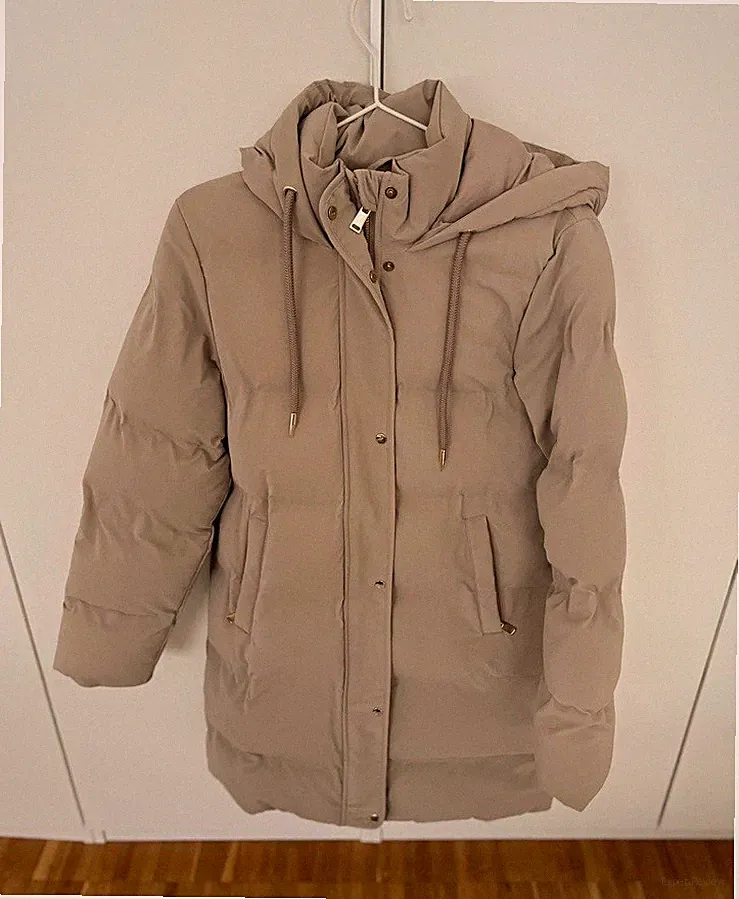 Zara Damen Daunenmantel lang mit Kapuze beige XS Reißverschluss Druckknöpfe